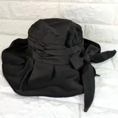 リボン付き黒フラップハット