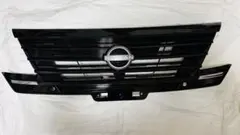 即納！日産セレナ C28 純正 フロントグリル 62310-7DA0Aのサムネイル