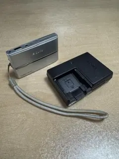 SONY Cyber-shot DSC-T9 シルバー デジタルカメラのサムネイル