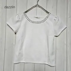 ダズリン dazzlin 襟元ビジュー付き 半袖カットソー 短め丈 ホワイトのサムネイル