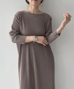 wee9s スーパーストレッチクルーネックワンピース　新品未使用