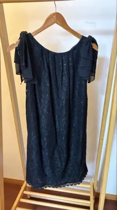 新品未使用　黒のレースオフショルダードレス