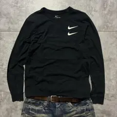 NIKE ナイキ ワンポイント 刺繍ロゴ バックプリント 長袖 ロンT ブラックのサムネイル