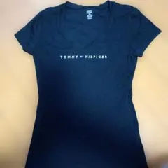 TOMMY HILFIGER ブラック Vネック Tシャツ