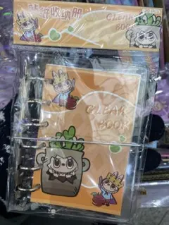 ラブブ　LABUBU シール帳　オレンジ色　20ページ チャーム付