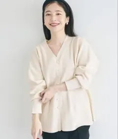 coca ポリエステルウーリーペプラムニットカーディガン　アイボリー