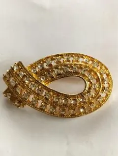 ゴールドリボン型ブローチ　値下げしました