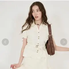 TINA:JOJUN スキッパーカラー　半袖ブラウスのサムネイル