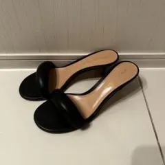 美品Gianvito Rossi サンダル　ブラック36サイズのサムネイル