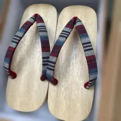 23cm 伝統的な木製下駄 赤青ストライプ