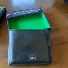 TOMMY HILFIGER ブラック 二つ折り財布