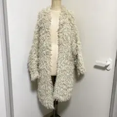 クリーム色ファー風ロングコート　ベルシュカ