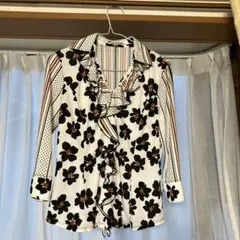 NARACAMICIE 花柄フリルブラウス 七分袖 サイズIのサムネイル