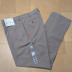 【新品未使用】ユニクロ 感動パンツ ライト スラックス ズボン チノパン　W88のサムネイル