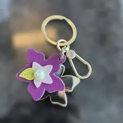 美品　FURLA フラワー キーホルダーのサムネイル