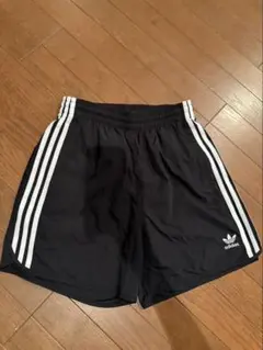 adidas アディダス　オリジナルス　スリーライン　ショートパンツ Mのサムネイル