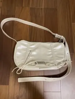 ●お正月最終値下げ●リボン付き　ショルダーバッグ　ホワイト