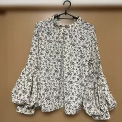 花柄バルーンスリーブ長袖ブラウス