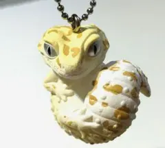 ヒョウモントカゲモドキ アルビノ ミニフィギュアキーホルダーのサムネイル