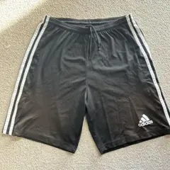 adidas ブラック ハーフパンツ ストライプ