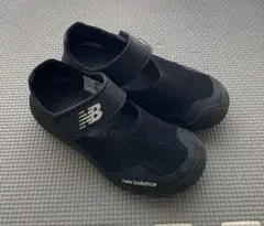 17.5cm new balance ブラック サンダル