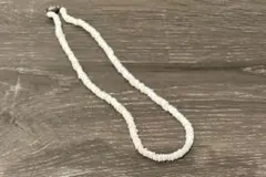 ホワイトビーズネックレス