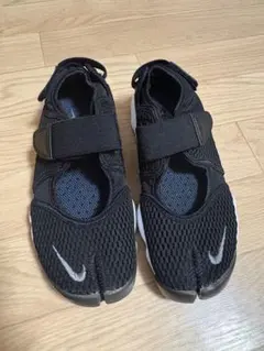 ☆新品☆ NIKE AIR RIFT ブラック 22 足袋 サンダル