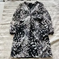 【最終お値下げ】ノーベスパジオ Ｖネック 花柄 膝丈ワンピース