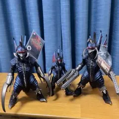【匿名配送】ガイガン 2005 ソフビ フィギュア 3体セットのサムネイル