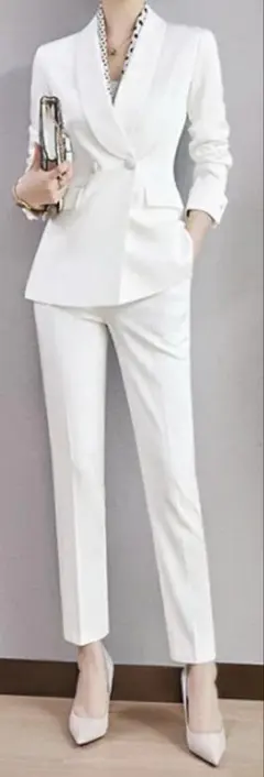 ホワイト パンツセットアップ テーラードジャケット　スーツ　未使用