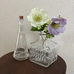 ガラス　瓶　２つセットのサムネイル