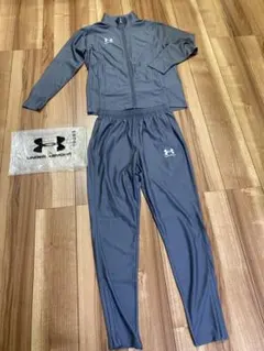 【新品未使用】UNDER ARMOUR セットアップ グレー　1379592のサムネイル