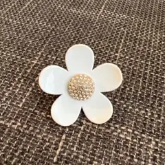 MARC JACOBS お花 デイジー ピンバッジ