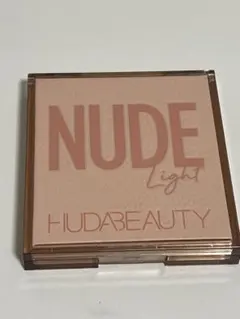 HUDA BEAUTY Nude Light アイシャドウパレットのサムネイル