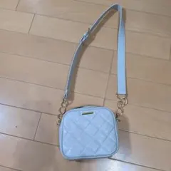 ライトグレー キルティング ショルダーバッグ