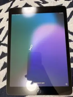 iPad 本体 ステッカー付き　電源ボタンに不良がありますが使うことはできます。 iPad 本体 ステッカー付き 電源ボタンに不良がありますが使うことは
