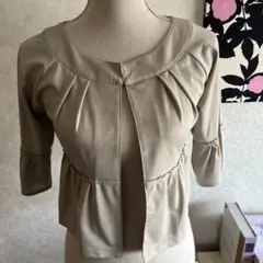 ノーカラージャケット ボレロ　 ベージュ フリル袖のサムネイル