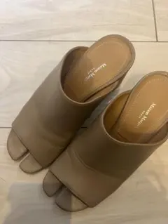 Maison Margiela Tabi サンダル ベージュ 37のサムネイル