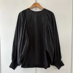 黒 バルーンスリーブ 長袖シャツ