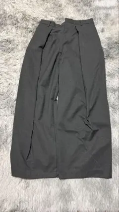 ZARA プリーツピンストライプ柄パンツ