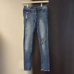 ダークブルースキニーデニム 膝ダメージ