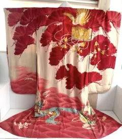 アンティークの振袖の長襦袢　袷　吉祥紋様　楽器　鳳凰　金こま刺繍