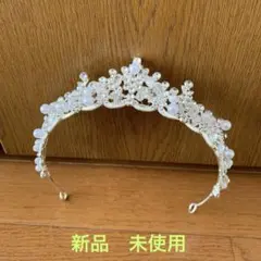 シルバーの花モチーフティアラ