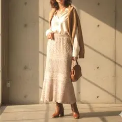 グリーム　М　ロングスカート　ベージュ　透かし編み　タイトスカート　アイボリーのサムネイル