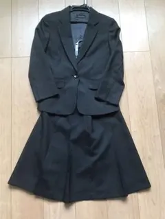 スカートスーツ