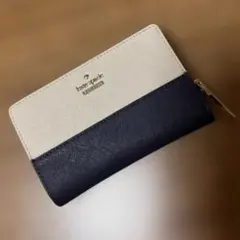 kate spade 二つ折り財布 バイカラー ネイビー×ベージュのサムネイル