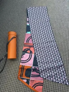 HERMES シルクスカーフ 花柄 カラフルのサムネイル