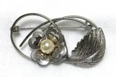 シルバー 花と葉のデザイン ブローチ