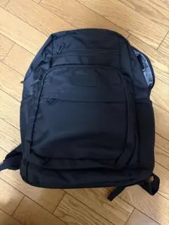 USB充電ポート付き ブラックリュック