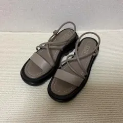 ほぼ未使用【AKAKURA】厚底コードサンダル LLのサムネイル